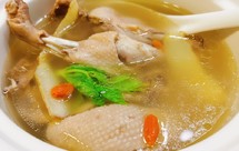 去火又美容的冰糖雪梨炖桃胶