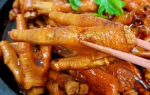 【孕妇食谱】西红柿炖牛腩，牛肉酥烂，汤汁可口酸甜，美容又养颜