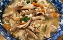 冬病夏治之三伏天祛湿养胃神汤：筒子骨猪肚薏米汤