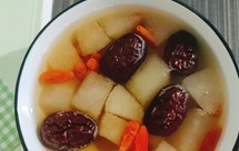 冰糖雪梨汤（清热降火，润肺止咳）