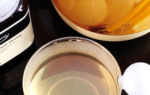 润肺抗燥的茅根海底椰菊花膏