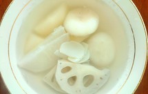 饮膳养生 白萝卜莲藕荸荠雪梨百合白汤 润肺止咳冰糖水