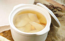 润肺抗燥：冰糖雪梨贝母汤