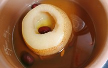 超简单！小儿润肺止咳冰糖雪梨汤！