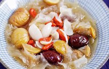 润肺去燥，健脾养胃～板栗银耳百合汤