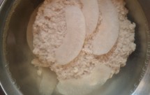 小朋友超爱吃的清淡润肺的【超嫩雪梨肉饼汤】