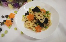 月子补铁补血菜谱《莲藕木耳炒毛豆米》