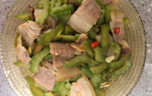 苦瓜炒五花肉（清热解毒）