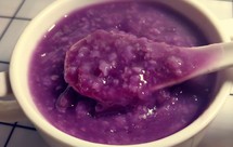 紫薯粥（不变颜色技巧）紫薯大米粥（适合一岁以上婴幼儿辅食）电饭煲版