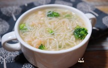 虾肉西兰花热汤面（适当月龄12+婴幼儿辅食）宝宝面条