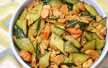 简单易学小孩老人爱吃的上汤皮蛋咸鸭蛋西兰花