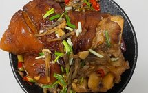 老人小孩都爱吃的超软烂的炖猪肘子