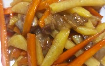 土豆红萝卜炒五花肉(快手菜)