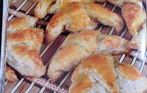 西式咸味小吃-肉肠牛角面包