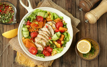 夏日烤鸡胸肉蔬菜沙拉