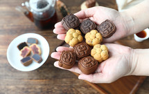 今年最火爆的迷你月饼（黑米饼皮）