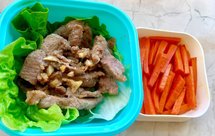 减脂期间的午餐生菜牛肉卷便当