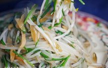 素炒绿豆芽-涪陵榨菜火了，用它做一道补肾清热的菜，不爱吃素的人也说好吃