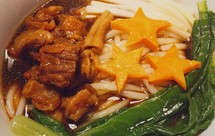 老人孩子爱吃的家常香菇牛腩牛骨髓米线（零基础也可以操作，配菜随意添加，营养美味）