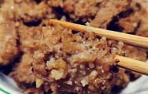 红烧兔肉（什锦蔬菜焖兔肉，兔肉和蔬菜的完美结合，鲜美软嫩，营养丰富，老人孩子都可以吃）