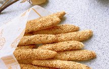 不用油炸 香酥芝麻条 这么做太香了小点心追剧小零食