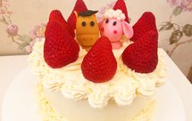 戚风草莓蛋糕奶油奶酪霜马和羊翻糖造型蛋糕