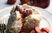 「食·台湾台北」季节限定，草莓生乳火山蛋糕