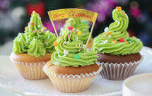 抹茶奶油糖霜圣诞树纸杯子海绵蛋糕C9