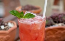 清爽解渴的西瓜冷饮