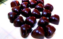 【自制无糖（纯天然代糖）巧克力系列】（之一）适合零基础的人能够看懂黑巧克力从原料到成型的全过程。告诉你自由调配各种黑巧的配方比例；附有65幅图片及视频讲解。