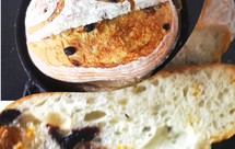 桔皮丁，蓝靛果酱，葡萄干混加，欧包更ok