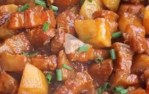 五花肉炖土豆