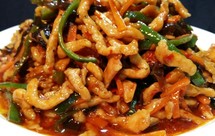 鱼香肉丝（猪肉丝、胡萝卜、青椒、木耳、豆瓣酱、蒜末）