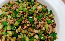 米饭杀手｜芹菜粒炒牛肉末