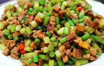 下饭菜-蒜苔香干肉沫