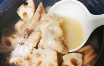 白芸豆莲藕猪蹄汤