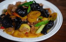 冰糖心黄胡萝卜秋耳炒里脊