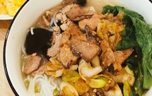 浓香爽滑的猪肝瘦肉三鲜米粉