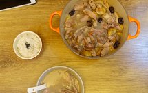 冬天宜进补/白胡椒板栗猪肚鸡汤