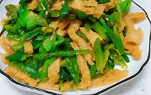 家常菜辣椒炒炸猪皮