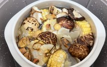 清润海底椰无花果炖猪骨汤