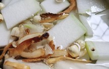 夏日清补凉（冬瓜猪骨薏米玉竹莲子百合汤）