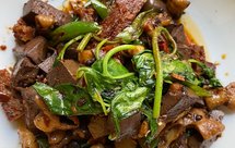 爱吃肥肠的你千万不能错过！爆炒麻辣肥肠鸭血