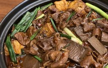 重口味的叠加-臭豆腐肥肠鸭血煲