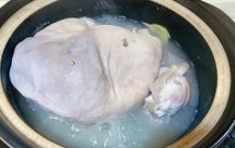 妈妈教的超简单胡椒猪肚汤（只需猪肚、胡椒、盐和水）