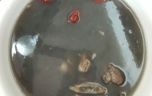 黑豆墨鱼猪肚河蚌汤