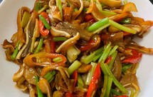 下饭家常菜：好吃到尖叫的辣椒炒猪耳~