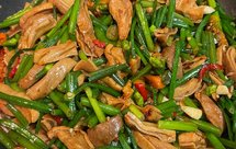 韭菜花炒猪肚 or 胡椒猪肚汤