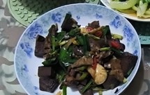 猪血炒鸡肝脏