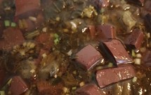 酸菜香油猪血汤